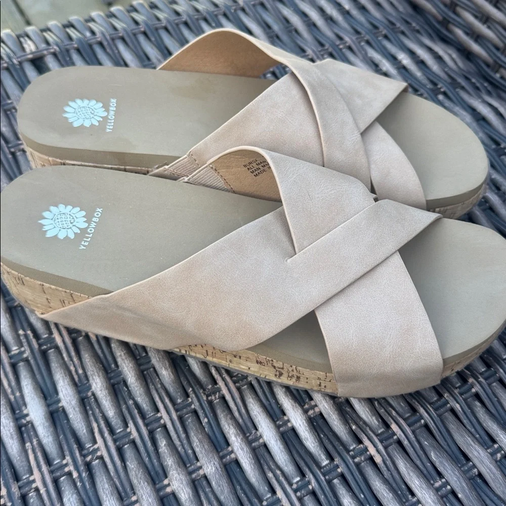 Yellow Box Women's Neutral Crisscross Slide Sandals, Size 10 - Picture 4 of 6